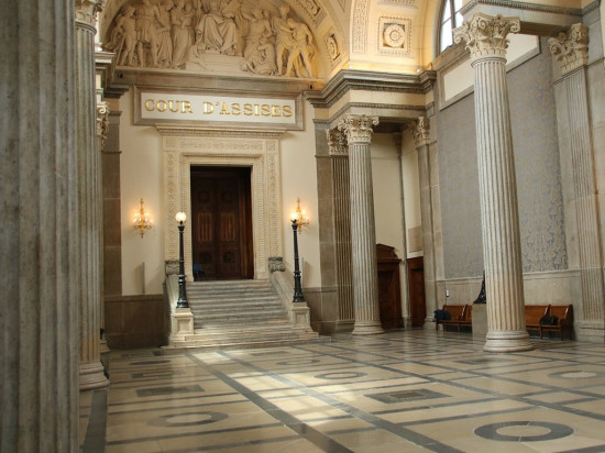 Rhône : un homme jugé aux assises pour avoir tiré sur sa femme