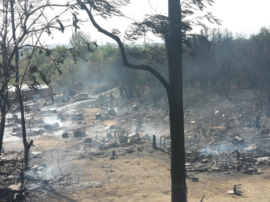 Après l'incendie du camp de Roms, le maire de Saint-Priest réclame son expulsion Après l'incendie du camp de Roms, le maire de Saint-Priest réclame son expulsion