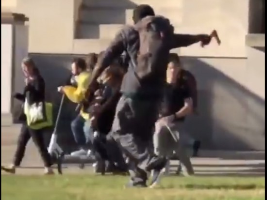 Lyon : il veut attaquer un commissariat à la hache pour récupérer ses affaires - VIDEO