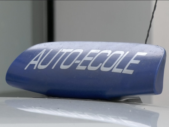 Permis à 17 ans : les auto-écoles s’adaptent à Lyon – VIDEO