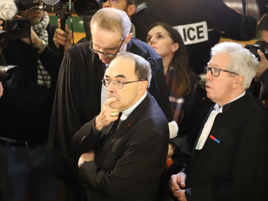 Démission du cardinal Barbarin : le pape François insiste sur "la présomption d’innocence"