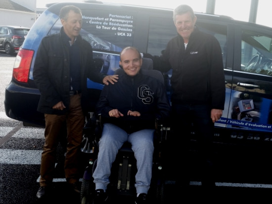 Atteint de myopathie des ceintures, un jeune lyonnais se bat pour passer son permis