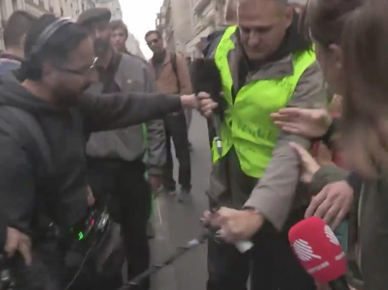 Matériel cassé, journalistes chahutés : Yvan Benedetti agresse une équipe de Quotidien