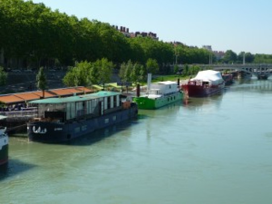 Vents violents dans le Rhône : deux accidents de péniche dimanche