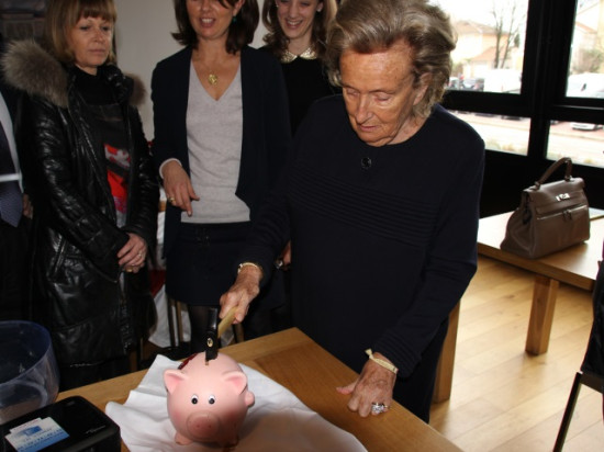 Bernadette Chirac de passage à Bron pour l'Opération Pièces Jaunes