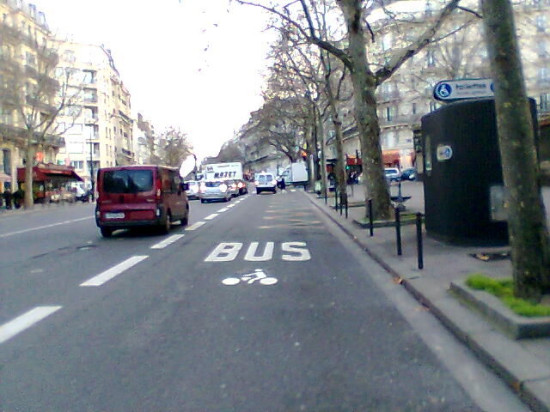 Villeurbanne : le chauffard à la Jaguar roulait entre 80 et 100 km/h Villeurbanne : le chauffard à la Jaguar roulait entre 80 et 100 km/h