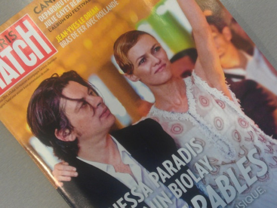 Benjamin Biolay proche de Vanessa Paradis en Une de Paris Match