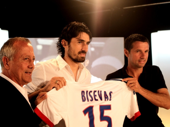 Bisevac a signé à l'OL... Cris vers la sortie