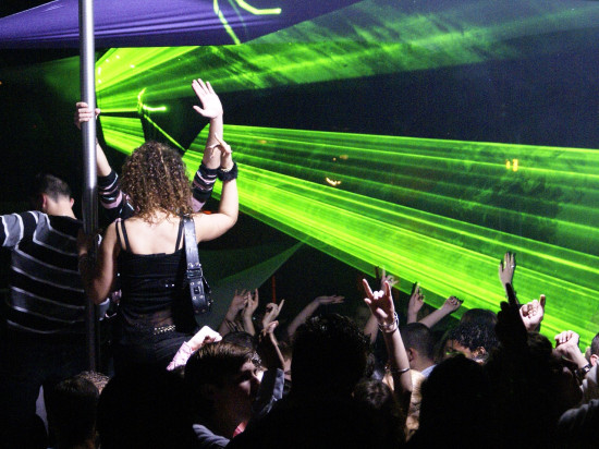 Lyon : les agents de sécurité de la boîte de nuit frappent deux clients avec une batte de base-ball Lyon : les agents de sécurité de la boîte de nuit frappent deux clients avec une batte de base-ball