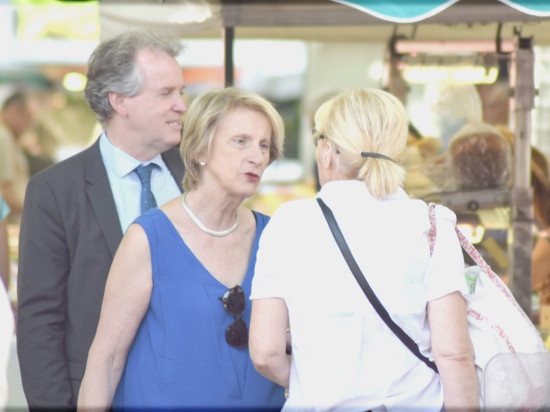 Législatives : Dominique Nachury et Anne Brugnera font leur dernier marché de la campagne