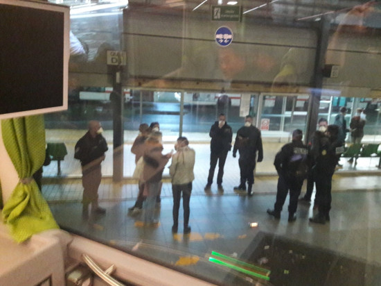 Bus en provenance d'Italie confiné à Perrache à Lyon : le chauffeur hospitalisé Bus en provenance d'Italie confiné à Perrache à Lyon : le chauffeur hospitalisé