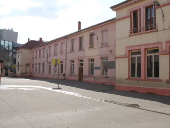 Une école de Villeurbanne fermée pour cause de grippe A