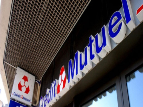 150 000 lettres déversées samedi devant le Crédit Mutuel du 3e