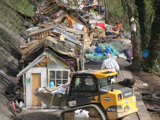 Lyon : un campement de Roms expulsé du cours d'Herbouville Lyon : un campement de Roms expulsé du cours d'Herbouville