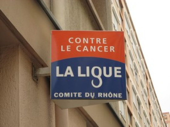 75 000 euros remis par le Grand Lyon à la Ligue contre le cancer