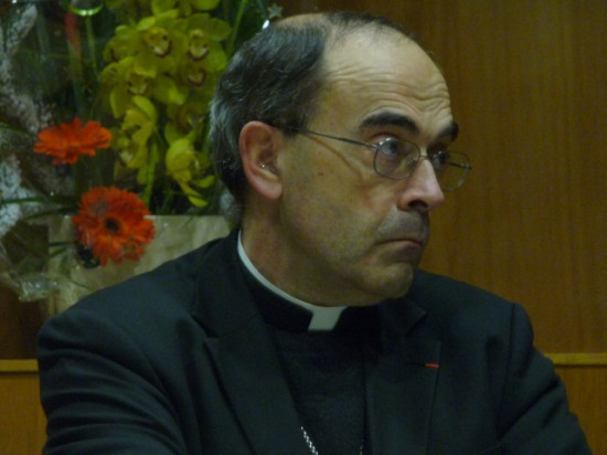 Le cardinal Barbarin annonce une rencontre honn&ecirc;te entre le pape et Fran&ccedil;ois Hollande
