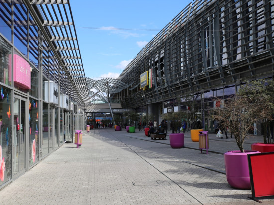 Vaulx-en-Velin : un cas de Covid-19 détecté à Carré de Soie, un magasin fermé
