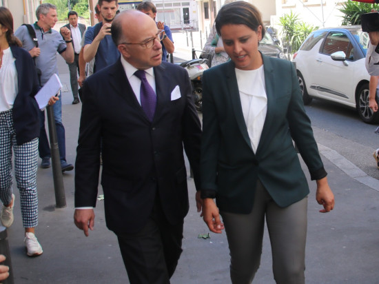 Législatives : Bernard Cazeneuve soutient "la battante" Najat Vallaud-Belkacem