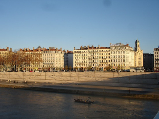 Un jeune homme de 21 ans dans un état critique après une chute