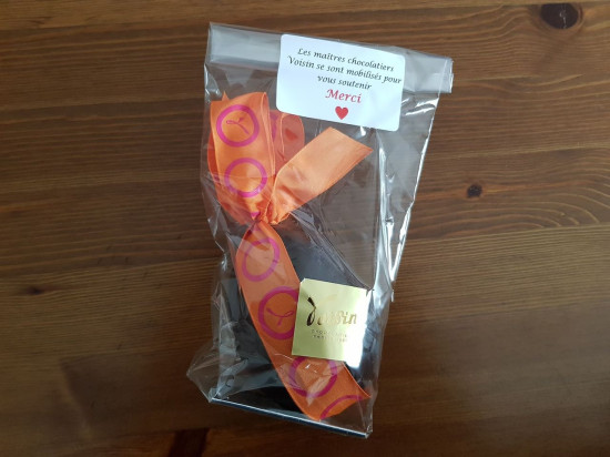 Voisin distribue 1 500 poules et œufs en chocolat aux HCL et dans les EHPAD