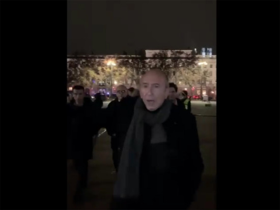 Gérard Collomb face aux casseurs : "Elle a un cancer la fille qui a fait ça ! Vous allez lui niquer son oeuvre !" - VIDEO