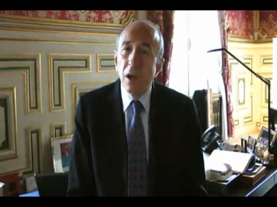 Voeux pour 2013 ou clip de campagne ? Collomb mélange les genres