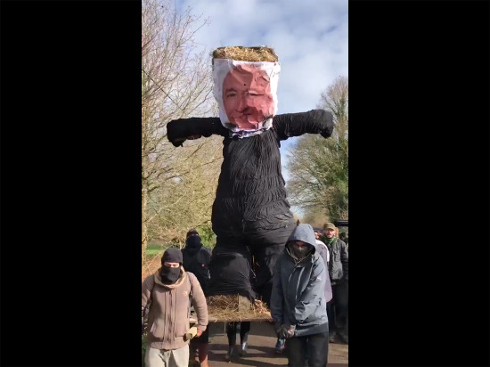 "Gérard Collomb, c’est dégueulasse" : le ministre de l’Intérieur moqué à Notre-Dame-des-Landes