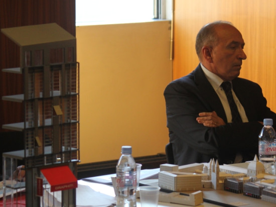 Non-cumul des mandats : Collomb se fait voler la vedette par Rebsamen