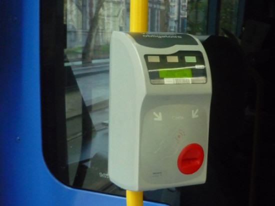 Un SDF sans titre de transport tente de prendre la fuite