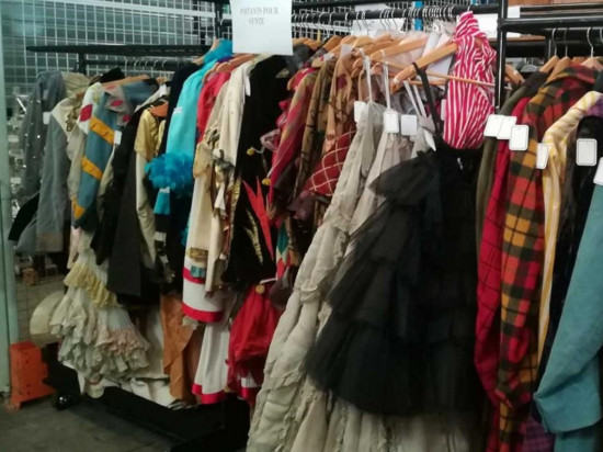 L’Opéra de Lyon vend ses costumes et ses accessoires ce samedi !