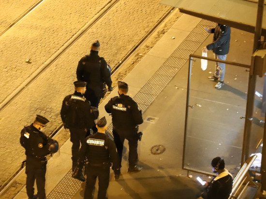 Covid-19 : le couvre-feu à 18h en vigueur dès samedi dans le Rhône et partout en France Covid-19 : le couvre-feu à 18h en vigueur dès samedi dans le Rhône et partout en France