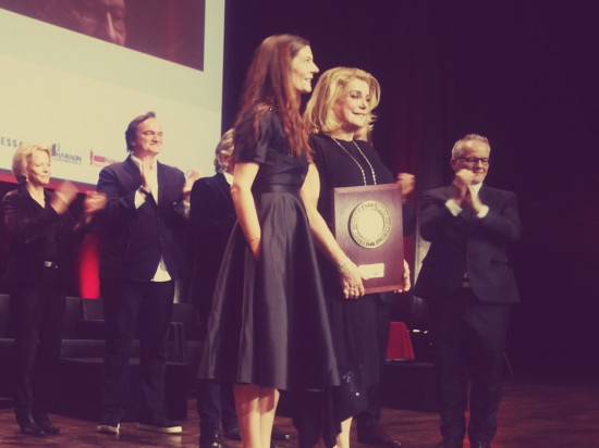 Catherine Deneuve rend hommage aux agriculteurs de France après son prix Lumière