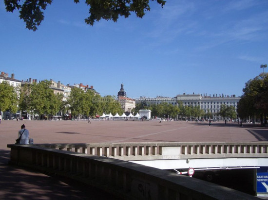Incertitude autour de l'"apéro facebook" de Lyon 