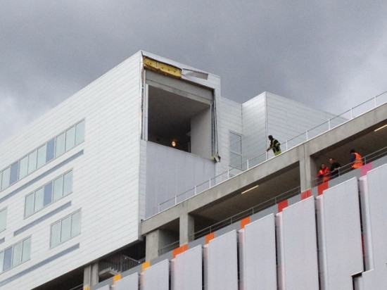 L'enseigne du Novotel s'envole à Confluence