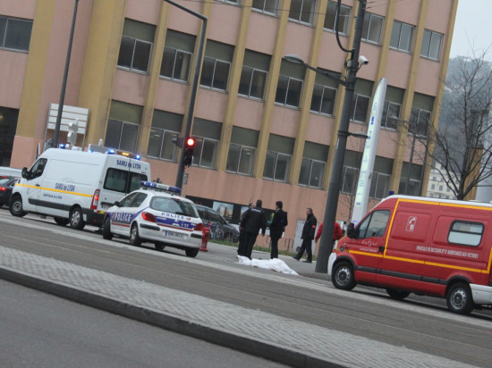 Lyon : un homme se suicide au pôle de commerce et de loisirs Confluence