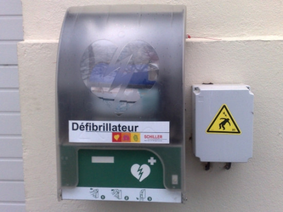 Saint-Priest va installer 12 défibrillateurs dans les lieux publics
