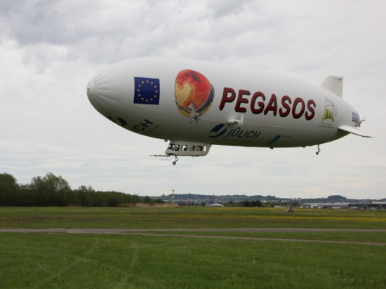 Le dirigeable Pegasos &eacute;vite Lyon et sa mauvaise m&eacute;t&eacute;o