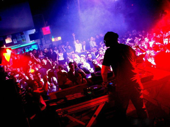 Le faux plafond d'une discothèque s'effondre à Lyon