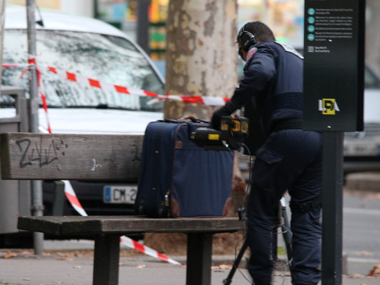 Lyon : il pose une valise devant Gare de Vaise et s'enfuit en courant Lyon : il pose une valise devant Gare de Vaise et s'enfuit en courant