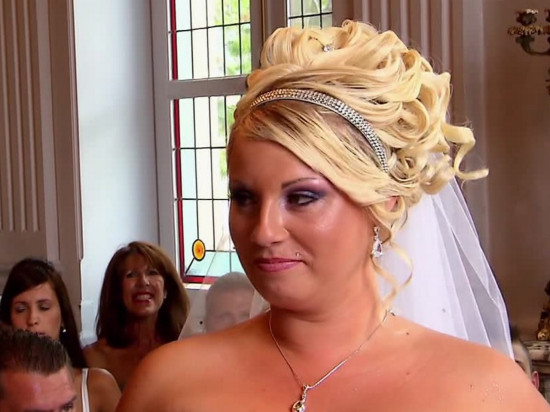 Déjà surendetté, un couple de Lyonnais se crible encore plus de dettes pour participer à "Quatre mariages pour une lune de miel"