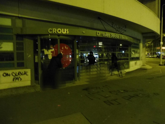 Vitres cassées, murs tagués : le Crous de Lyon de nouveau pris pour cible