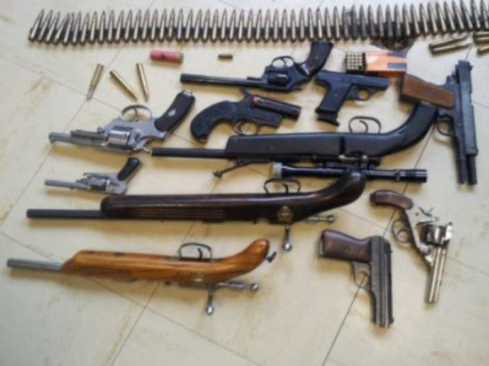 Lyon : dix personnes interpellées, de la drogue et un arsenal saisis Lyon : dix personnes interpellées, de la drogue et un arsenal saisis