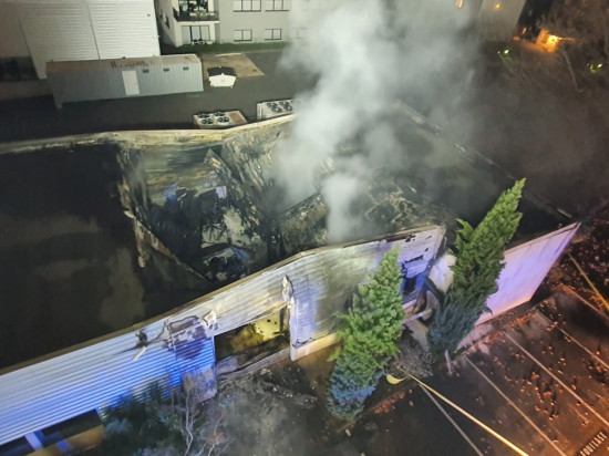 Une entreprise ravagée par un incendie près de Lyon