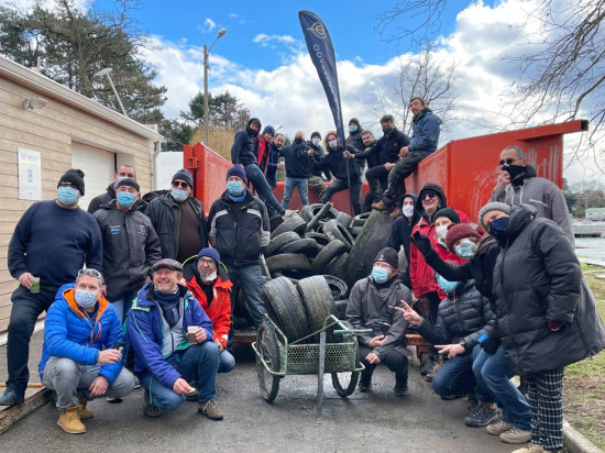 Près de Lyon : plus de 200 pneus remontés du bassin du Grand Large ! Près de Lyon : plus de 200 pneus remontés du bassin du Grand Large !