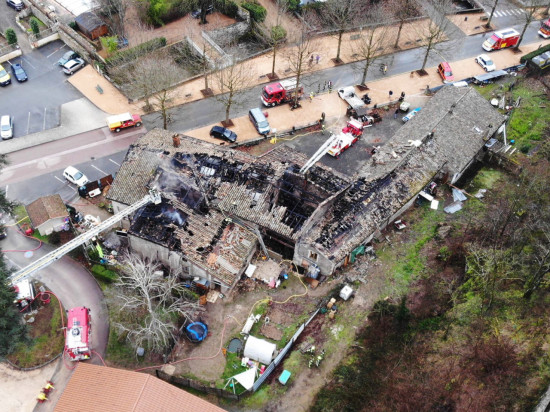 Un incendie détruit 100 m2 de toiture dans le Beaujolais