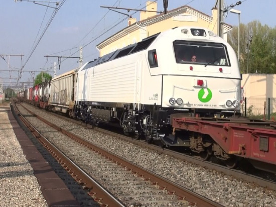 Le plus long train de marchandises d'Europe réussit sa deuxième batterie de tests entre Sibelin (Rhône) et Nîmes Le plus long train de marchandises d'Europe réussit sa deuxième batterie de tests entre Sibelin (Rhône) et Nîmes