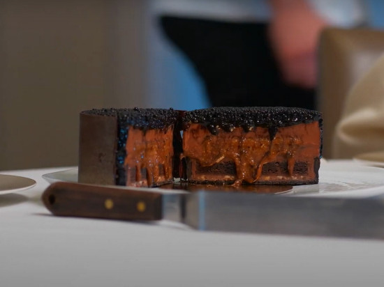 Pour un youtubeur, le pâtissier lyonnais Benoît Charvet confectionne une bûche de Noël d’exception