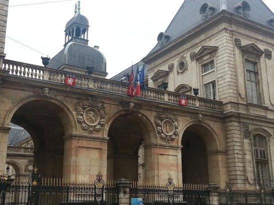 Tuerie d'Orlando : les drapeaux mis en berne à Lyon