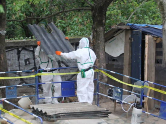 Bron : place au d&eacute;samiantage apr&egrave;s l'&eacute;vacuation du campement de Roms