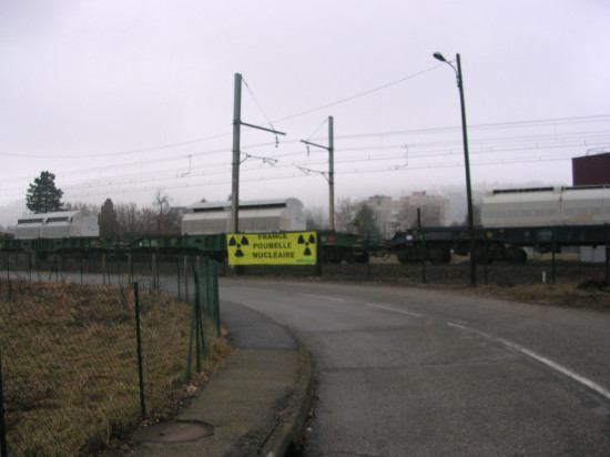 Les anti-nucléaires mobilisés contre le passage d'un "train atomique" en Rhône-Alpes